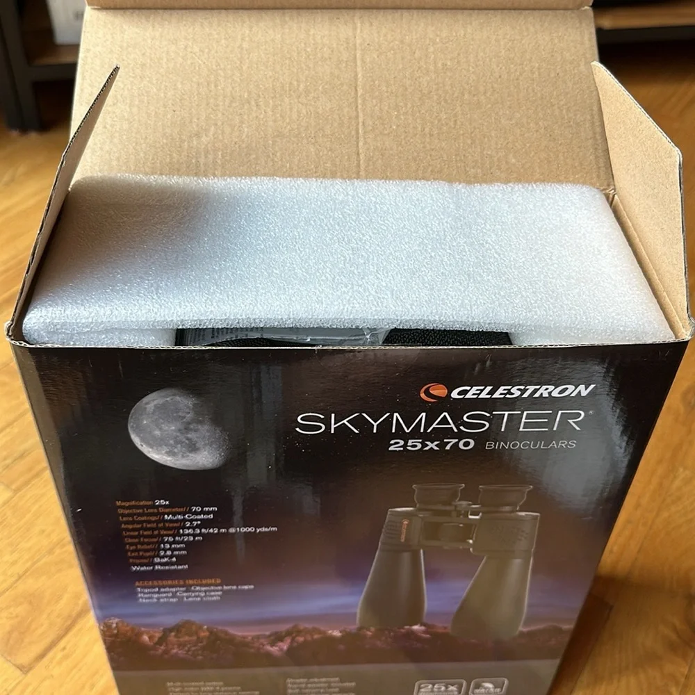 Celesteon Skymaster binoculars 25x70 with tripod